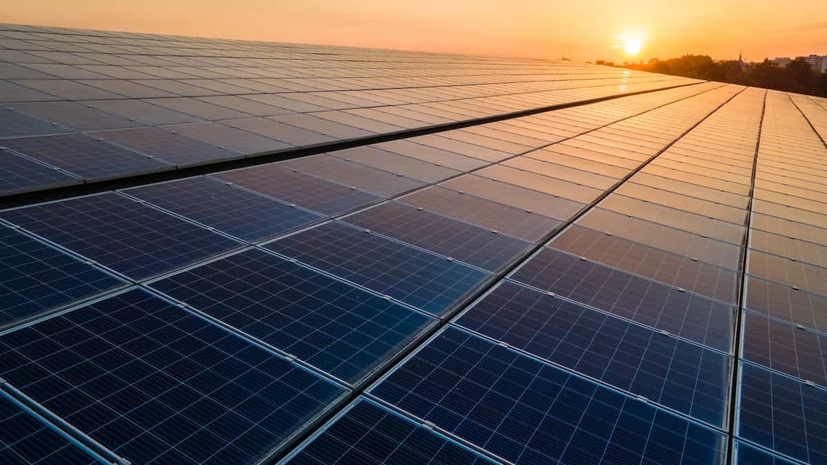 ¿Cómo determinar el ángulo óptimo de inclinación de paneles solares en México?